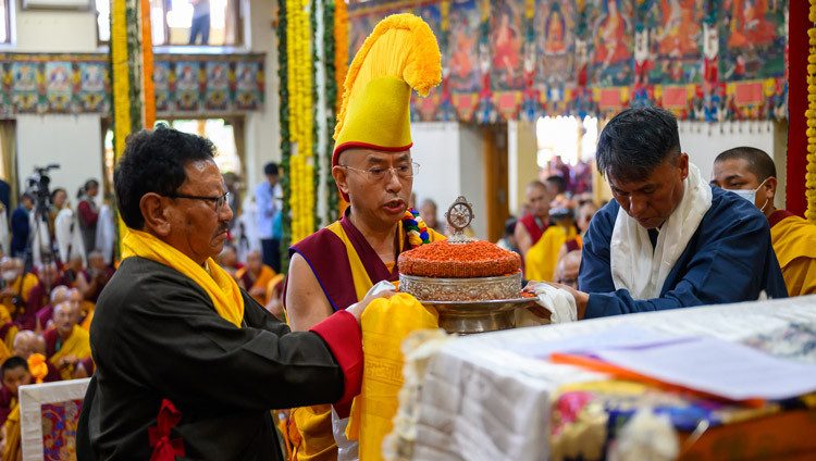 Offering of Prayers That His Holiness the Dalai Lama May Live Long
