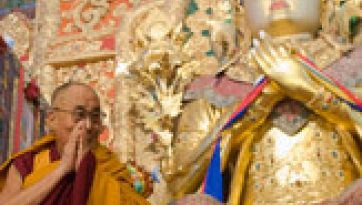 His Holiness the Dalai Lama is Given a Warm Welcome at Palpung Sherabling