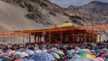 Teaching ‘The Lamp for the Path to Enlightenment’, a Longevity Empowerment and a Long Life Offering