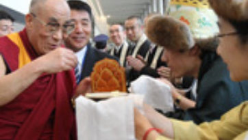 His Holiness the Dalai Lama Arrives in Japan