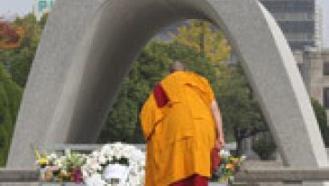 Nobel Peace Laureates Visit the Hiroshima Peace Memorial